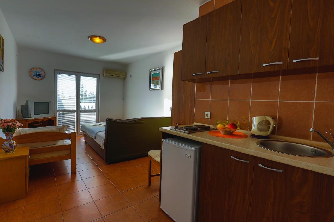 Guest House Perovic Sutomore Buitenkant foto