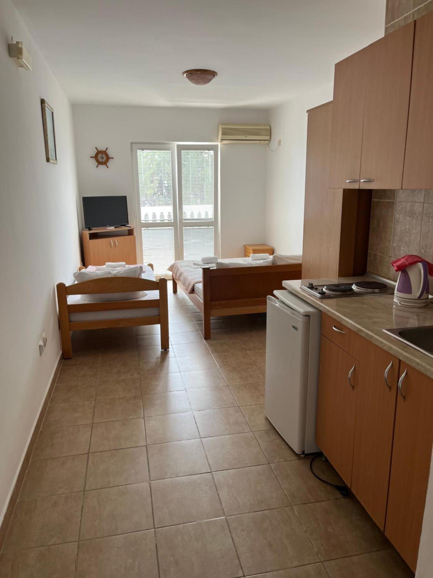 Guest House Perovic Sutomore Buitenkant foto